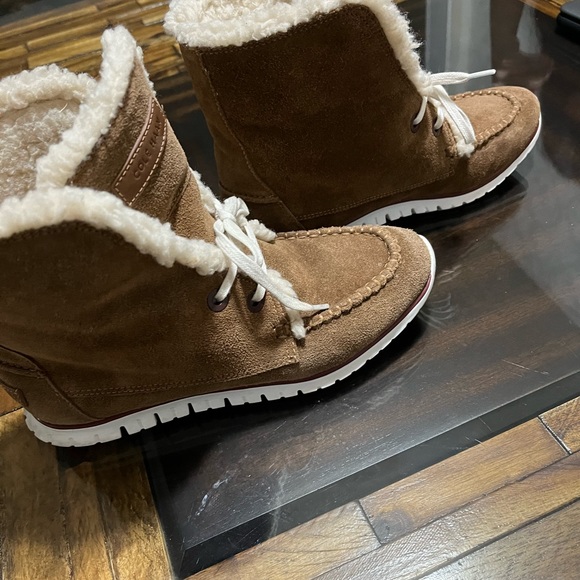 Cole Haan Womens Zerogrand Suede Waterproof Shearling Chukka Boots. Size 7 - Picture 15 of 16